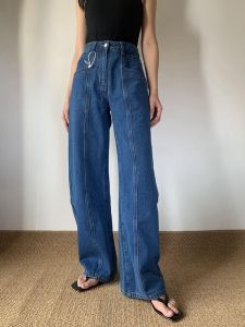 กางเกงยีนส์เอวสูงทรงตรงสีฟ้าสำหรับผู้หญิง กางเกงขายาวทรงหลวมสบาย ๆ สไตล์เรียบง่าย ดีไซน์โค้ง สวมใส่สบาย