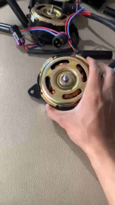 MOTOR QUẠT DÀN NÓNG CHO XE ĐIỆN VINFAST VFe34 - HÀNG CHÍNH HÃNG EVTECH - GIẮC CẮM ZIN