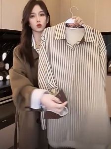 เสื้อเชิ้ตลายทางผู้หญิง ST2970 สไตล์เกาหลีใส่ ดี คอปกแขนยาว 💚 พร้อมส่ง สีอากาศ (สำรวจสีอื่น)