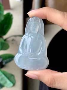 Light Green Jadeite Guanyin (淡绿翡翠观音)