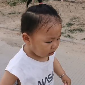 Vaka.shop สนับเข่าเด็กปรับขนาดได้ มีกันลื่น ติดแน่นไม่ย้วย ลวดลายน่ารัก คละลาย