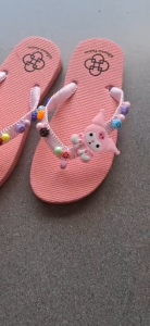 dép xỏ ngón bé gái hoạ tiết dễ thương có nhiều màu sắc chất liệu cao su quai dẻo mềm mang êm chân size 25 đến 35.