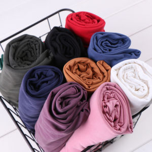 ผ้าถักเนื้อนุ่มเนียนเนื้อผ้าคอตตอนผสมโพลีเอสเตอร์ระดับไฮเอนด์สำหรับเสื้อผ้าฤดูร้อน ผ้าฝ้ายผสมโพลีเอสเตอร์ระบายอากาศได้ดี