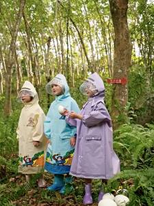 Áo mưa không thấm nước cho trẻ em thân thiện với môi và nhẹ Mưa Poncho cho đi bộ đường dài đến trường