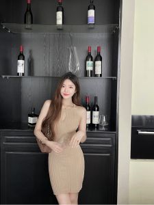 Đầm Không Tay Cổ Treo Dệt Kim Ôm Vừa Vặn Thanh Lịch Mùa Thu 2024 Đầm Công Sở Màu Trơn Đầm Dự Tiệc Sinh Nhật Cho Nữ