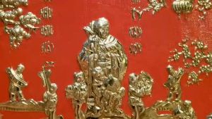 TRANH MỪNG THỌ BẰNG ĐỒNG VÀNG KHUNG GỖ HƯƠNG SƠN PU