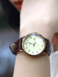 Julius แบรนด์แท้ ร้านไทยส่งเร็ว นาฬิกาผู้หญิง สายหนัง เรือนกลมคลาสสิค