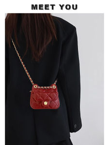 กระเป๋าสะพายข้างผู้หญิงสีแดง Mini Luxury Chain Bag กระเป๋าสะพายข้างแบบสุดเก๋ กระเป๋าสะพายข้างทรงสี่เหลี่ยมเล็กแบบเปิดด้วยซิป