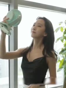 เป่าได้ 64 ชม 3 เกียร์ปรับได้ พัดลมชาร์จไฟแบบหนีบได้ รุ่นพัดลมไฟฟ้าตั้งโต๊ะลมเงียบขนาดใหญ่ แบบพกพา แฟนคลิป พัดลมมินิ USB