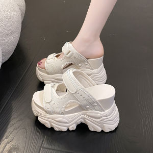 รองเท้าแตะส้นสูงสำหรับผู้หญิง ฤดูร้อนปี 2025 รองเท้าแตะส้นแบนแบบสวมสบายสำหรับเล่นกีฬา รองเท้าแตะแบบสวมสบาย ทรงปากปลา ทรงหัวแหลม