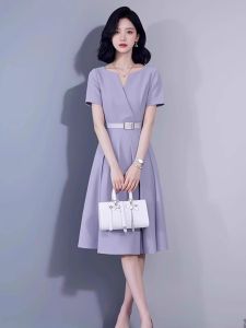 ชุดเดรสสีม่วงหรูหราสำหรับฤดูร้อน ชุดเดรสยาวปานกลางเอวสูง แขนสั้น คอวี สไตล์ฝรั่งเศส แฟชั่นสำหรับผู้หญิง