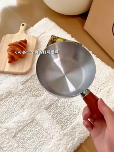 Stainless Steel Pot Instant Noodle Pot Oil Pan Wooden Handle Milk Cooking Pot Oil Splash Pot
