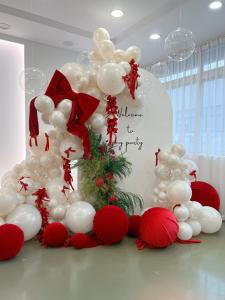 Thickened Long Tail Windmill Balloons in Pearl White Glossy Natural Latex for Festive Celebrations Hand Inflatable Non-Customizable