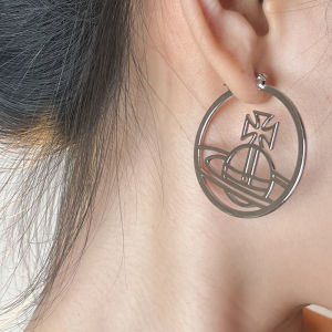 Queen Mother of the West Vivian Vivienne Big Circle Cut Out Saturn Earrings 2023 New Arrival Best Selling Internet Influencer Stud Earrings Women