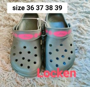 รองเท้าแตะ ชายหญิงแบบสวม ทำจากวัสดุชั้นดีมีมาตรฐาน นุ่มสบายเมื่อสวมใส่