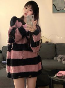 เสื้อสเวตเตอร์ถักมีรูขาดแนววินเทจแฟชั่นแบบใหม่สไตล์ชิวๆเสื้อลายทางทรงหลวมออกแบบพิเศษนิชแบรนด์ใส่ช่วงฤดูใบไม้ร่วงสำหรับผู้หญิง