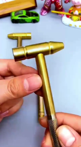 Búa mini đa năng Búa đồng mini 5 trong 1 chất liệu thép không gỉ mạ đồng kèm tua vít tiện lợi