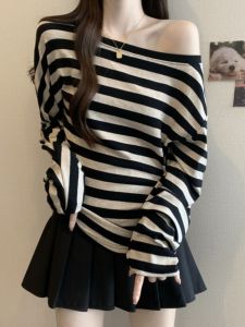 Slimming Striped Long Sleeve T-Shirt Shoulder Bared Asymmetrical Womens Base Shirt Chic Sweet-and-Spicy Style Autumn Wear
