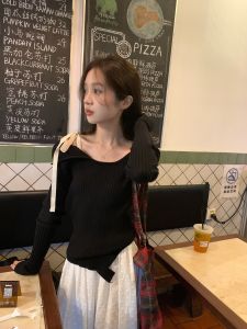 เสื้อสเวตเตอร์ถักแขนยาวทรงสลิมฟิตสำหรับผู้หญิง ฤดูใบไม้ผลิและฤดูใบไม้ร่วง เสื้อคอวีเปิดไหล่ ทรงเข้ารูป แขนยาว ปกติ