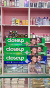 Tuýp kem đánh răng CLOSE UP BẠC HÀ