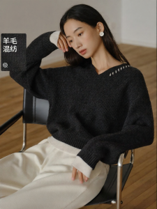 Yigue | Wool Blend V-Neck Two-Tone Knitted Sweater Top