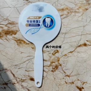 กระจกมือยาวพลาสติกสำหรับคลินิกฟัน กระจกแต่งหน้าแบบติดผนัง ขนาดใหญ่ ทรงกลม ด้ามจับแบบมีหัวเข็มขัด สำหรับใช้ในบ้าน