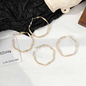 Elegant Oversized Retro Bright Finish Circle Earrings Versatile Personality Fashion Jewelry Womens Alloy Ear Cuffs Fresh out
