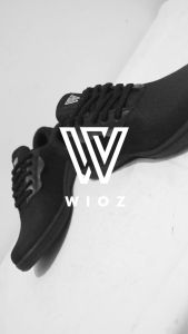 Wioz Sepatu Sneakers Pria W 1011 Sepatu Casual Kets Kuliah Kerja Hangout Santai Bahan Suede Warna Hitam