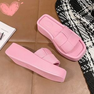 QZshop แนะนำ รองเท้าแตะสําหรับผู้หญิง เรียบง่ายมีสไตล์ เสริมส้น มีให้เลือก 4 สี สวยทุกสีงานดีสุดๆ บอกเลยห้ามพลาดจิ้มในตะกร้า