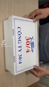 Giày Da Nam màu đen lót vàng đế cao su có may đế chắc chắn không buộc dây.