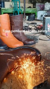 Sepatu Safety Kulit Sapi Asli Sol Karet Mentah anti slip ujung Besi Terlaris Keselamatan Kerja Pabrik Pom Bengkel Terbaik Sepatu Tahan Panas Sepatu Safety Pria Sepatu Safety Kerrja Sepatu Safety King Sepatu safety Wanita