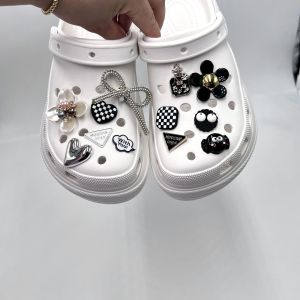 12ชิ้น/เซ็ต Crocs Jibbilz อุปกรณ์รองเท้ามีเสน่ห์ประดับโบว์หัวเข็มขัดคริสตัลเพชรตกแต่งรองเท้าสำหรับ Crocs