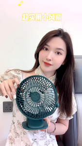 พัดลมมินิ เป่าได้ 64 ชั่วโมง ปรับได้ 3 ระดับ พัดลมแบบหนีบแบบชาร์จไฟได้ รุ่นพัดลมไฟฟ้าตั้งโต๊ะลมเงียบขนาดใหญ่