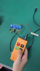 Công Tắc Chuyển Tiếp Không Dây Thông Minh Điều Khiển Từ Xa RF 4 Kênh 433 MHz Cho DC 12V 24V 36V 10A Với Bộ Phát 4 Nút 200M
