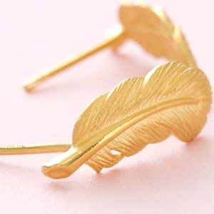 Chow Sang Sang 周生生 999.9 24K Pure Gold Love Decode Feather Earrings for Women 86820E Price-by-Weight 3.74g Gold