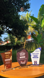 Plakat Akrilik Guru Sticker Custom Tebal 3mm Plus Tatakan | Kado & Hadiah | Kenang Kenangan Souvenir