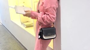 กระเป๋าสะพายข้างแฟชั่นสไตล์คลาสสิก หนัง Faux Leather สีพื้น สไตล์เรียบหรู สำหรับผู้หญิง