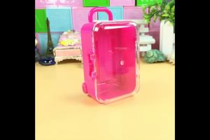 Miniature PlasticTravel Suitcase Luggage Box Doll Accessories Furniture Kids Toy Baby Dolls Trolley Case Wedding Candies Box Favor Boxes Gift Mini for Party Favors White Suitcase Decor Luggage Travel