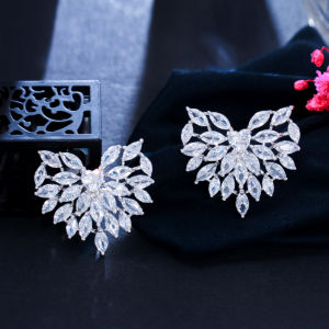 เลือมเม็ดกลมงานสำหรับผู้หญิงหรูหรา สีขาว ตัดรูปเพชร AAA พร้อมหินหัวใจเครื่องประดับชุมเงินสำหรับเจ้าสาว SE758