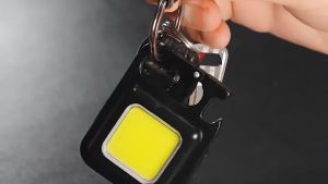 (2Pcs) Đèn LED Mini Cắm Trại Leo Núi Ngoài Trời Tiện Dụng Móc Khóa Mở Chai Đa Năng Đèn