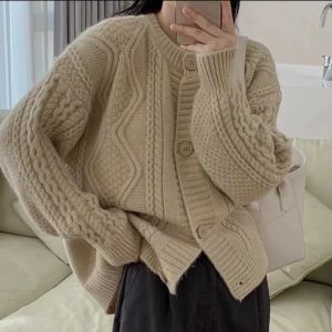 เสื้อสเวตเตอร์คาร์ดิแกนถักทรงหลวมสําหรับผู้หญิงพร้อมกระดุม วัสดุอะคริลิค คอกลมต่ําสีบริสุทธิ์สําหรับฤดูใบไม้ร่วง ชุดลําลอง
