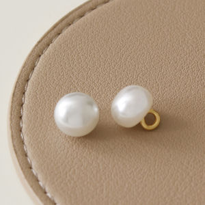 กระดุมปุ่มลูกปัดไข่มุกสไตล์เรียบง่ายหรูหรา กระดุมตกแต่งเสื้อเชิ้ตคาร์ดิแกนสไตล์จีนโบราณ กระดุมปุ่มแบบกลวงครึ่งวงกลม