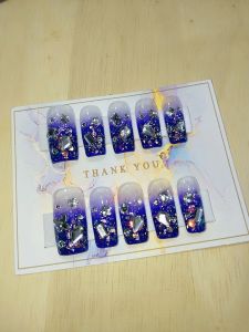 เล็บปลอมเจลแท้ฟรีกาวตะไบ เล็บpvc.เจลแท้โทนม่วงอมน้ำเงินไล่สีประดับเพชร ไซต์มาตรฐานm แบบยาว รับไซต์อื่นทรงอื่นแจ้งที่ช่องเเชทค่ะ