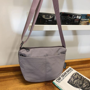 กระเป๋าผ้าใบสะพายข้างแบบสะพายข้างสำหรับผู้หญิง สไตล์ญี่ปุ่น ทรงเรียบง่าย น้ำหนักเบา กระเป๋าเป้สะพายหลังแบบลำลองสำหรับเดินทาง