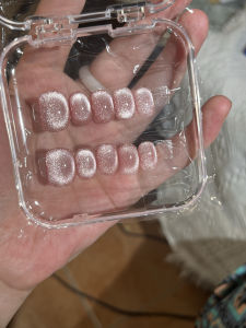 เล็บปลอมสีชมพูตาแมวสั้นทำมือ แผ่นเจาะเล็บเสริมเล็บ ผลิตภัณฑ์เสริมสวย ชุดแต่งเล็บ ชุดแต่งเล็บสำหรับผู้หญิง