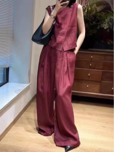 QFN | Elegant and Casual Loose-fitting Burgundy Vest and Trousers Set