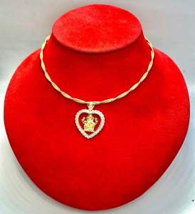 สร้อยคอช็อคเกอร์ทอง พร้อมจี้พระพิฆเนศล้อมด้วยเพชรสวิต ช่วยเสริมราศี ค้าขายร่ำรวยเงินทอง สร้อยคอมีน้ำหนัก 1 บาท ความยาว 18 นิ้ว