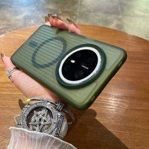 Huawei Mate70 Pro+ Exclusive Silicone Protective Case Anti-Fingerprint Matte Corrugated Magnetic Absorption High-End Sensation