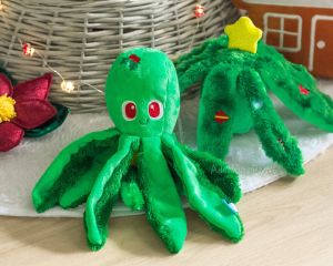 Holly Jolly Ollie Octopus Plush Pet Dog Puppy Cat Soft Toy Squeaker Crinkle Sound Reversible Squeaky BARK Christmas Xmas Tree Green