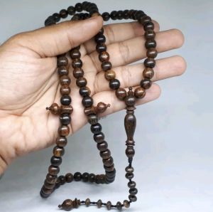 Tasbih gaharu grade A++ 8mm tasbih99 asli wangi alami kayu gaharu kalimantan tasbih kayu bertuah